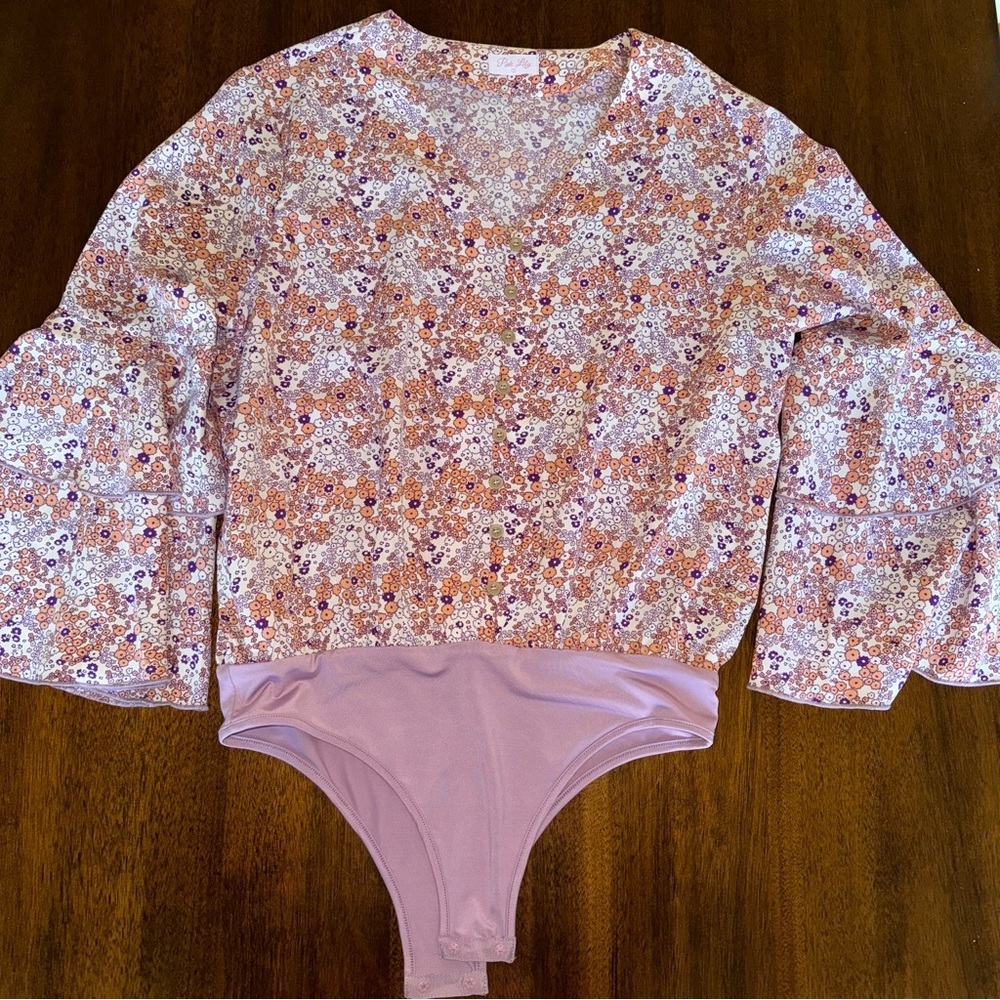 Pink Lily Floral‎ Bodysuit Bell Long Sleeves Size Small